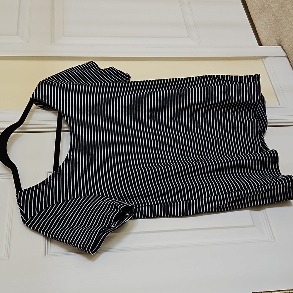 BB Dakota short sleeve navy & white striped tee. Fun cut out back detail.
